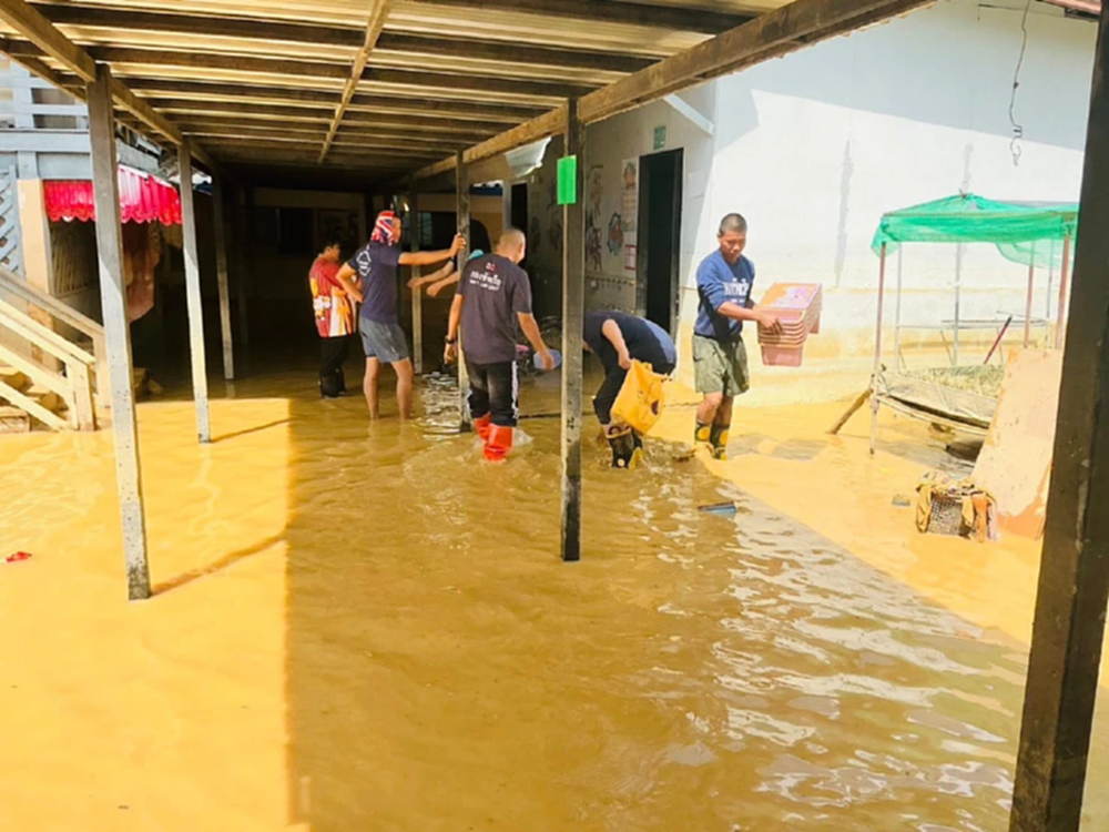 7 จว.ใต้ยังมีน้ำท่วม กระทบกว่า 1 แสนครัวเรือน  เร่งระบาย-เยียวยา