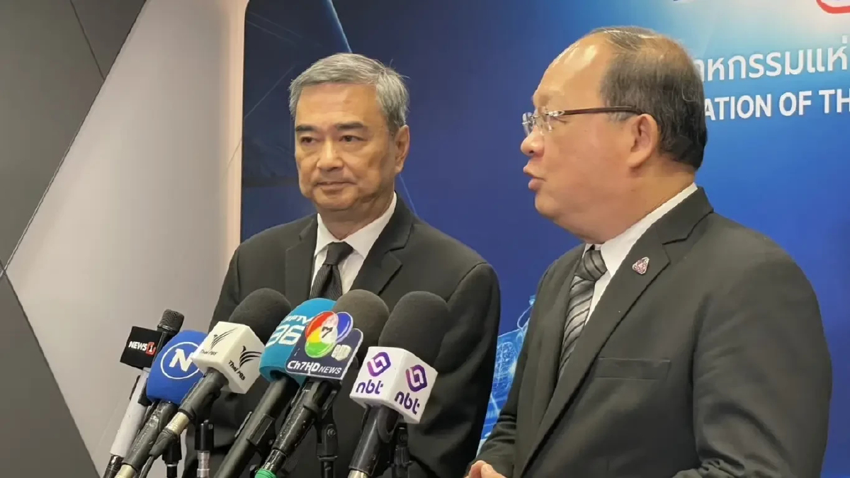 'อภิสิทธิ์' นำทีมปชป. ถกสอท. มองน้ำท่วมใต้อุตสาหกรรมอ่วมหนัก