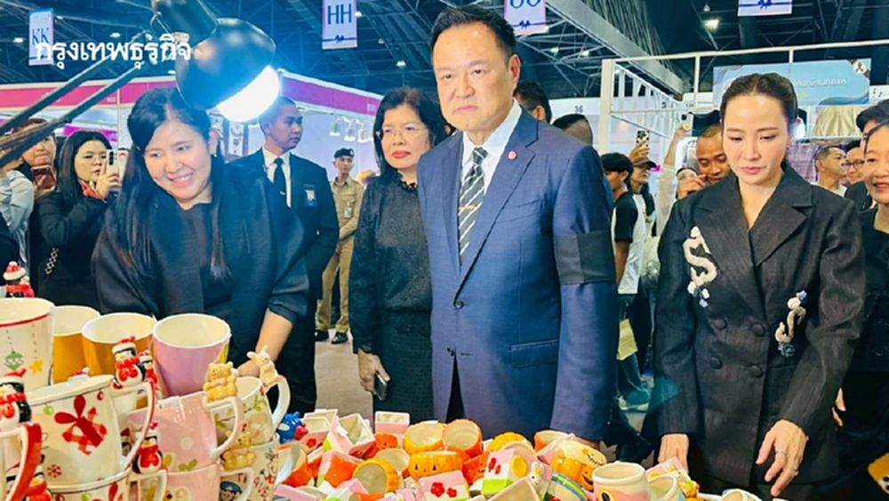 อนุทิน ชวนคนไทยส่งต่อความสุขผ่านของขวัญ OTOPส่งท้ายปีในงาน OTOP CITY 2025