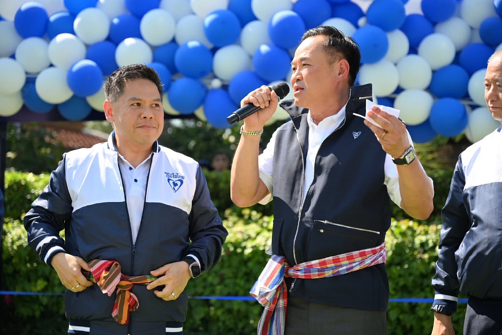 'อนุทิน' ไปสุพรรณฯ ไหว้อนุสาวรีย์ 'บรรหาร' ขอพา 'ลูกท็อป' ลง สส.ภท.