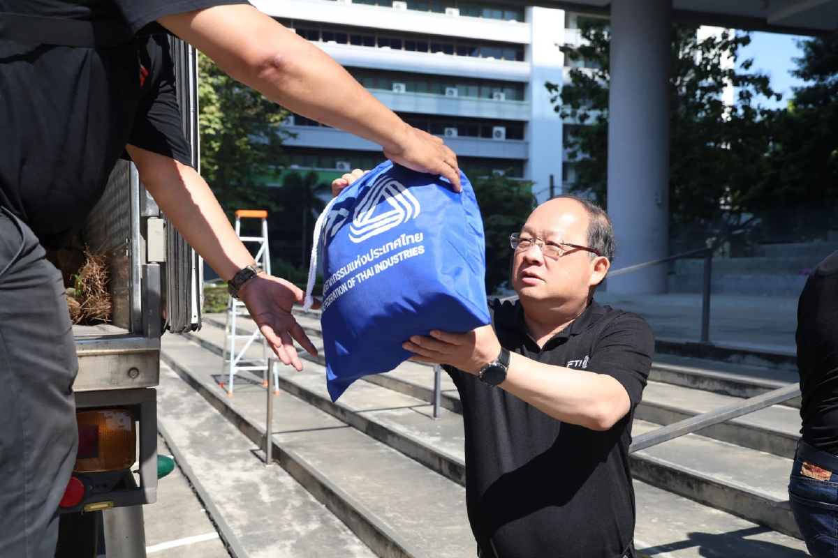 ส.อ.ท. ส่งน้ำใจคนไทยสู่ภาคใต้ มอบถุงยังชีพ ช่วยผู้ประสบอุทกภัย