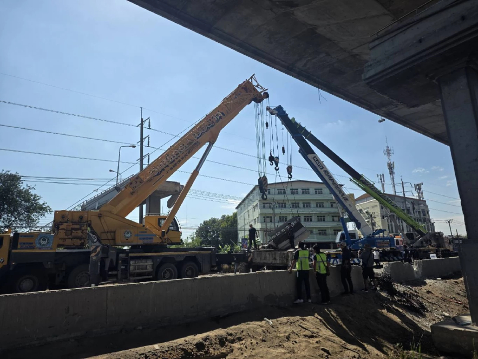 ทล. ตรวจโครงสร้างสะพานลอยถนนเทพรัตน คาดเปิดจราจรเย็นนี้