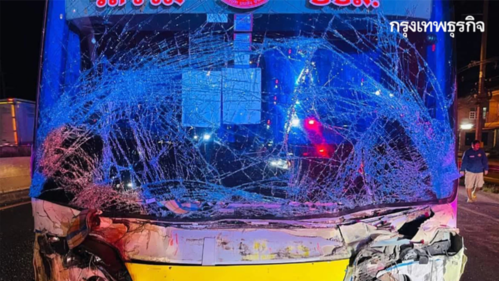 ด่วน! รถทัวร์ กรุงเทพ-หนองบัวลำภู พุ่งชนรถบรรทุก ถ.มิตรภาพ กลางดง