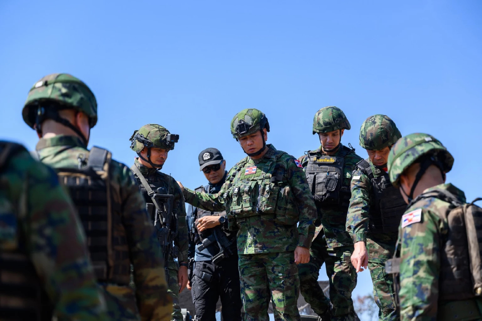 ผบ.ทร. ลงพื้นที่ชายแดน 'บ้านท่าเส้น–บ้านหนองรี' ย้ำเฝ้าระวังหลังหยุดยิง