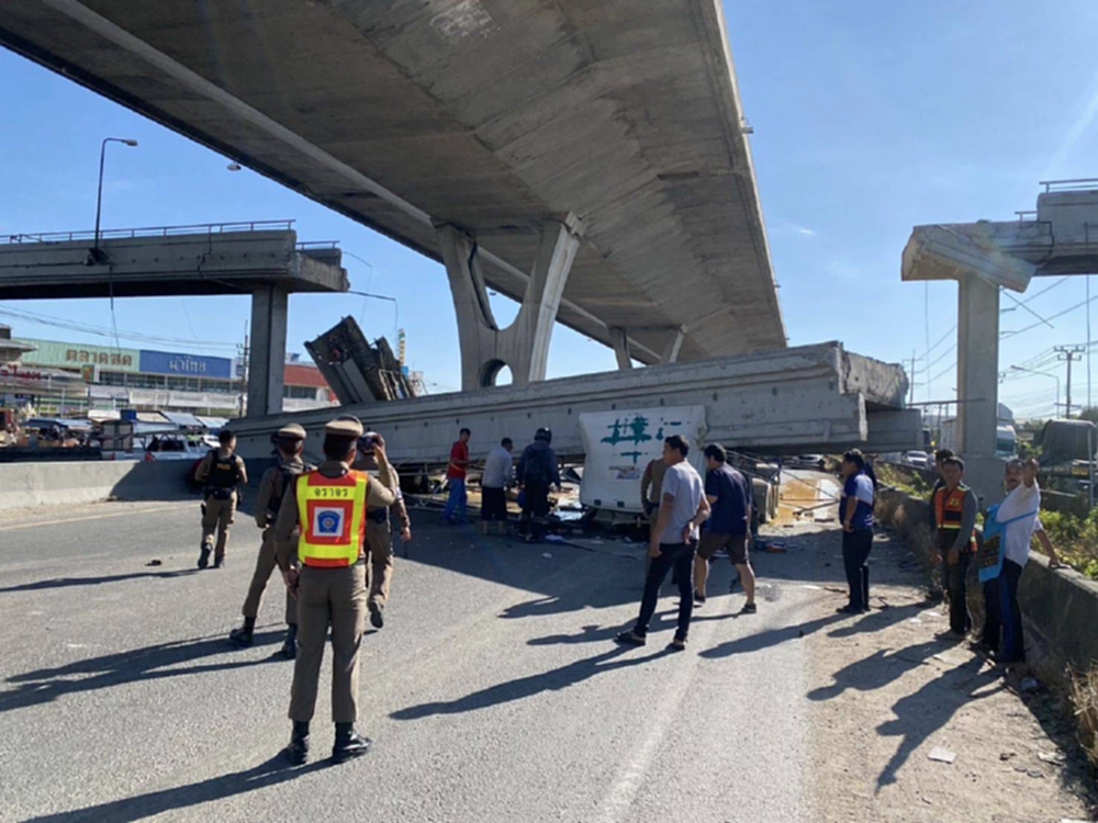 ‘กรมทางหลวง’ แจงเหตุสะพานลอยถนนเทพรัตนหล่น ปิดการจราจรฝั่งขาเข้า