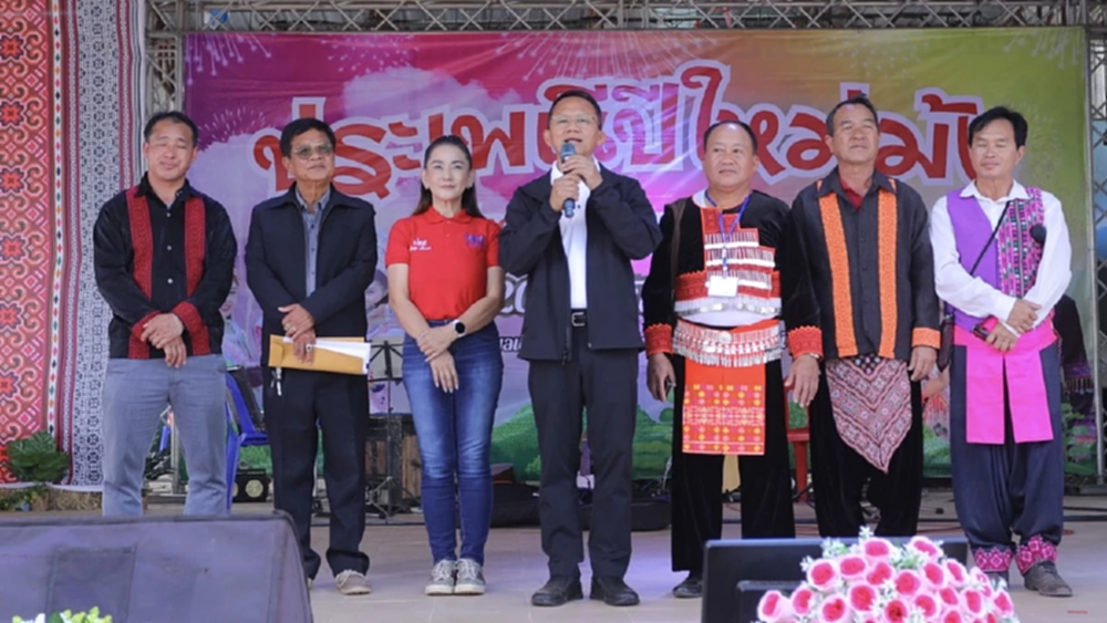 ‘สมศักดิ์’ ควง ผู้สมัคร พท. ลุยเขาค้อ ร่วมปีใหม่ม้ง พร้อมดัน กีฬาสัตว์-ท่องเที่ยว