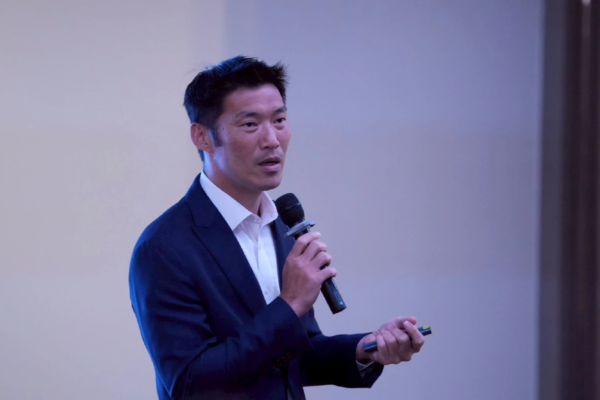 'ธนาธร' ชี้เศรษฐกิจไทย 'ต้มยำกบ' ซึมยาว ย้ำ 'รัฐบาลส้ม' ยิงตรงจุด