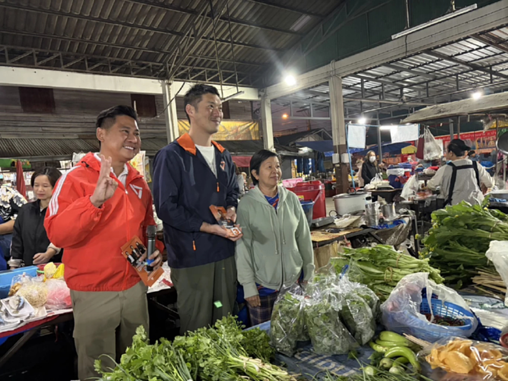 'ธนาธร' ควง 'นายกเฮง' ยกลำพูนโมเดล ขอเป็นรัฐบาลเปลี่ยนประเทศ