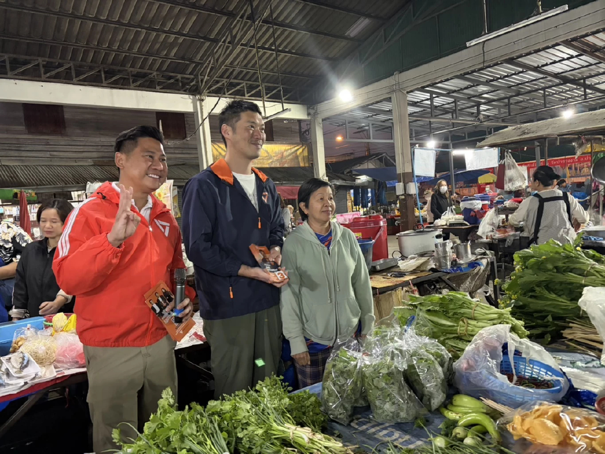 'ธนาธร' ควง 'นายกเฮง' ยกลำพูนโมเดล ขอเป็นรัฐบาลเปลี่ยนประเทศ