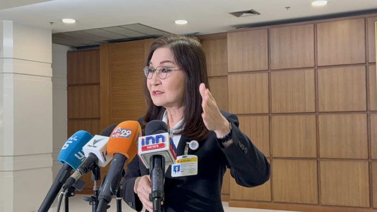 'สว.นันทนา' มา กกต.ขอถกปมไม่เปิดประชามติล่วงหน้า ทำคนเสียเวลา