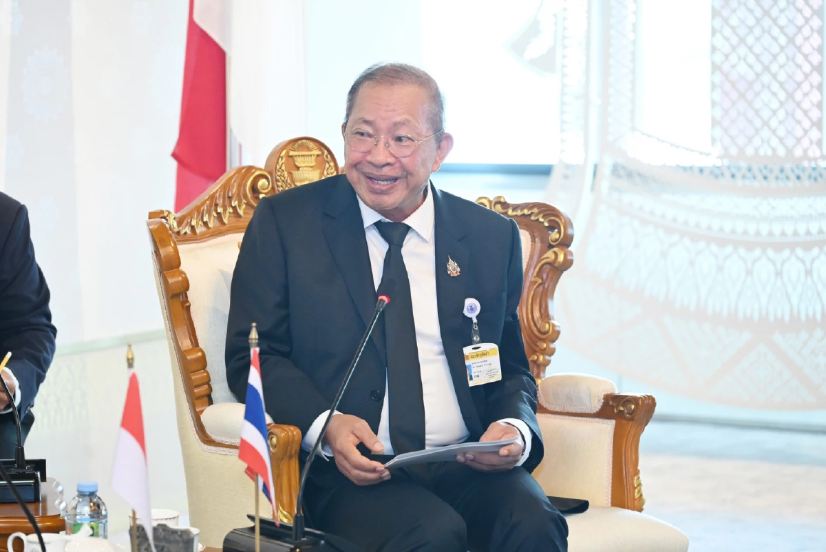 มงคล มอบคำขวัญวันเด็ก รักชาติ รักษ์สิ่งแวดล้อม พร้อมรับเทคโนโลยี