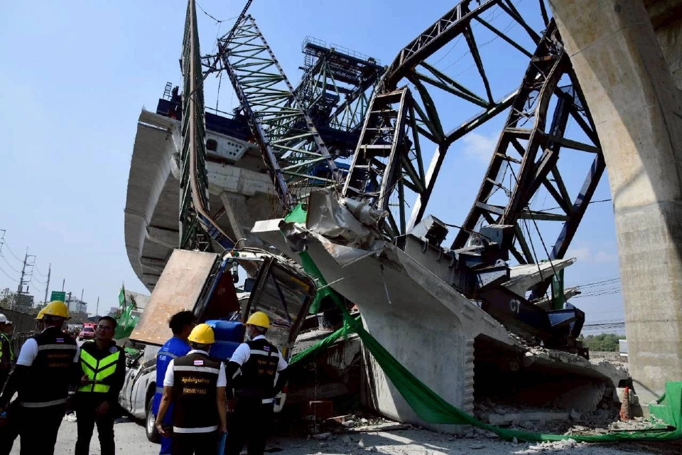 คมนาคม สรุปเหตุ 'เครนถล่ม' ทับรถไฟ-M82 รู้ผล 7 วัน แถลงชัด 23 ม.ค. นี้