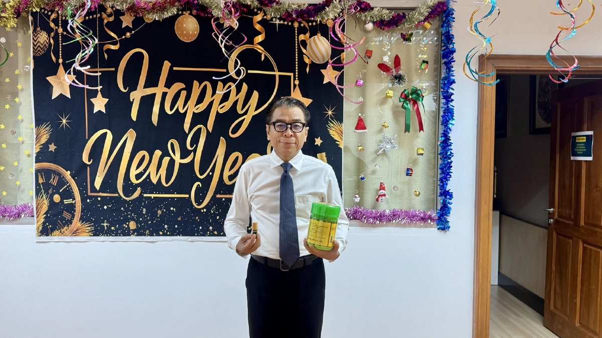 เลขา กกต.โชว์ 'ยาดมยักษ์' รับศึกเลือกตั้ง บอกดมได้ถึง 8 ก.พ.