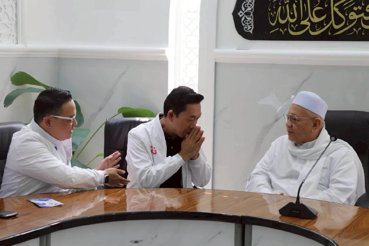 'ปวงชนไทย' เข้าคารวะ จุฬาราชมนตรี รับปากแก้เศรษฐกิจปากท้อง