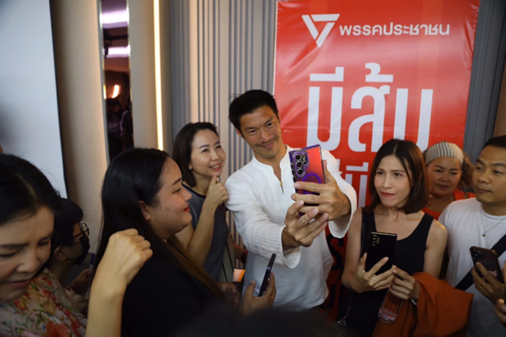 'ธนาธร' ไปหาดใหญ่ ชูนโยบายสร้างหัวเมืองใหม่ หวังเปลี่ยนใจกา ปชน.