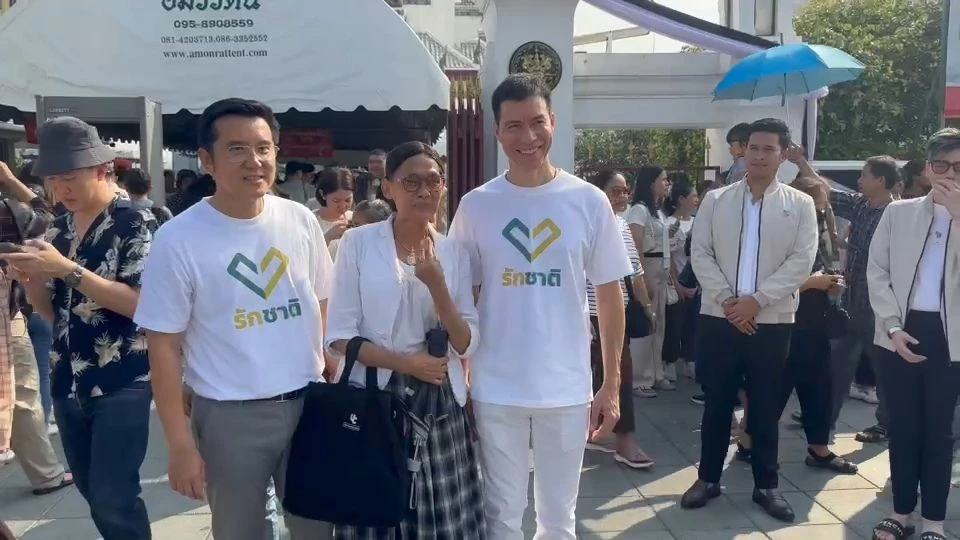 'ชัยวุฒิ-เจษฎ์' นำ ผู้สมัคร สส.รักชาติ ไหว้ศาลหลักเมือง ขอพรปีใหม่