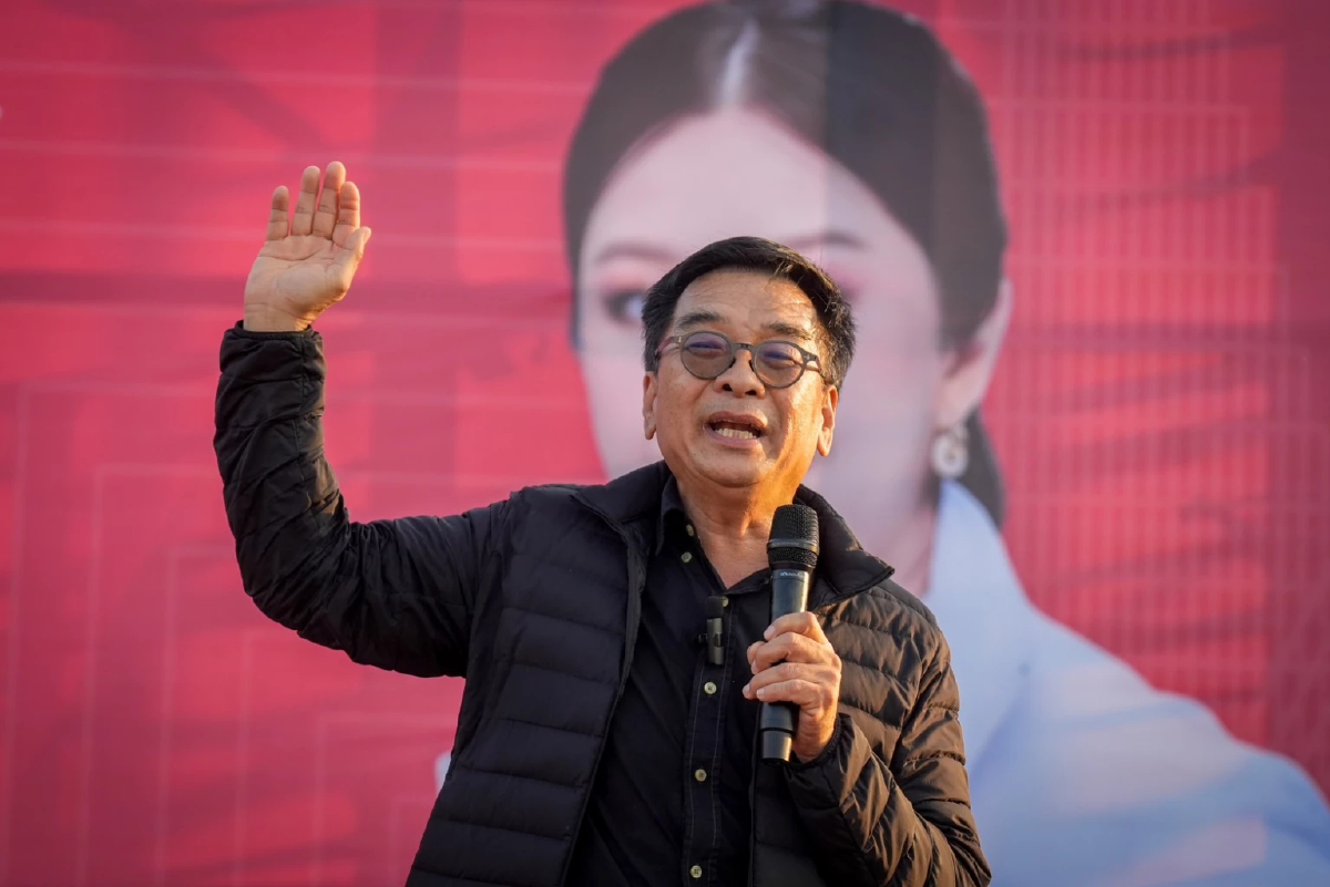 ‘ยงยุทธ’ ปราศรัยแฉเวที อ.แม่จัน อย่าเชื่อบางพรรคแตะมือกลุ่มเทา