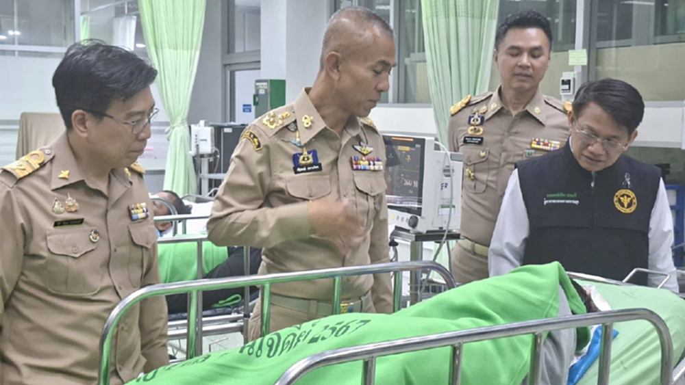 พลุระเบิดที่สุพรรณบุรี ผู้ว่าฯรุดเยี่ยม 3 ผู้บาดเจ็บ รพ.ดอนเจดีย์