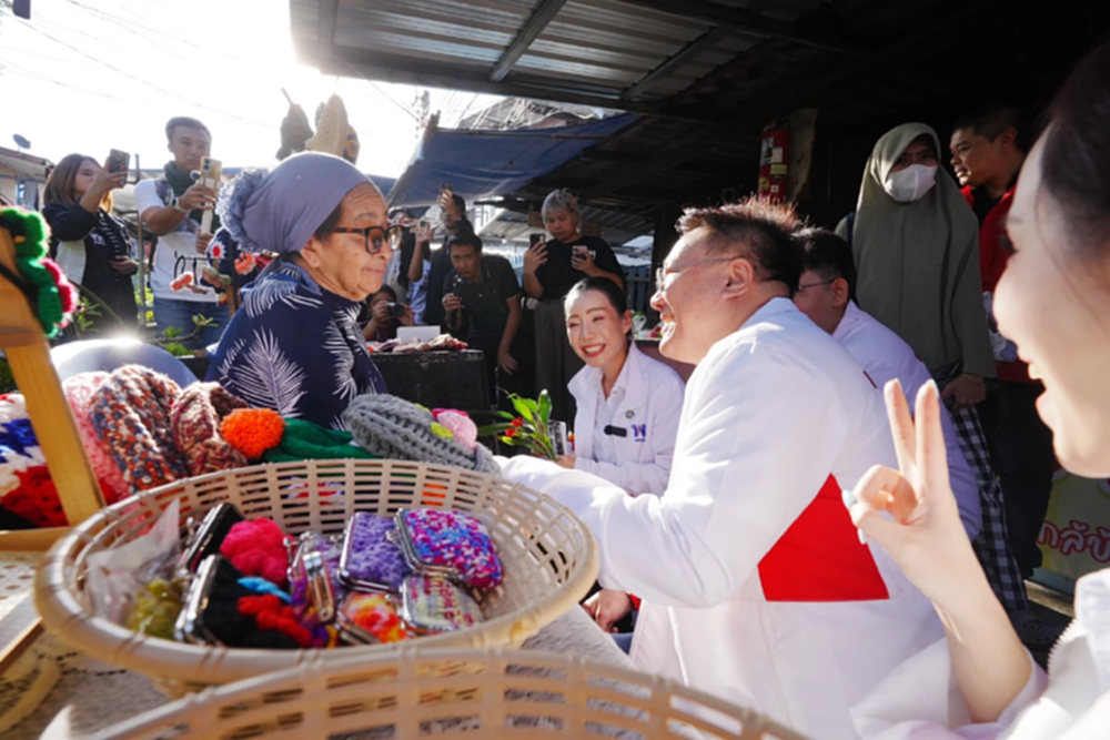 'จุลพันธ์-เพ็ญพิสุทธิ์' หาเสียงสวนหลวง เล็งผลักดันแหล่งท่องเที่ยวชุมชน