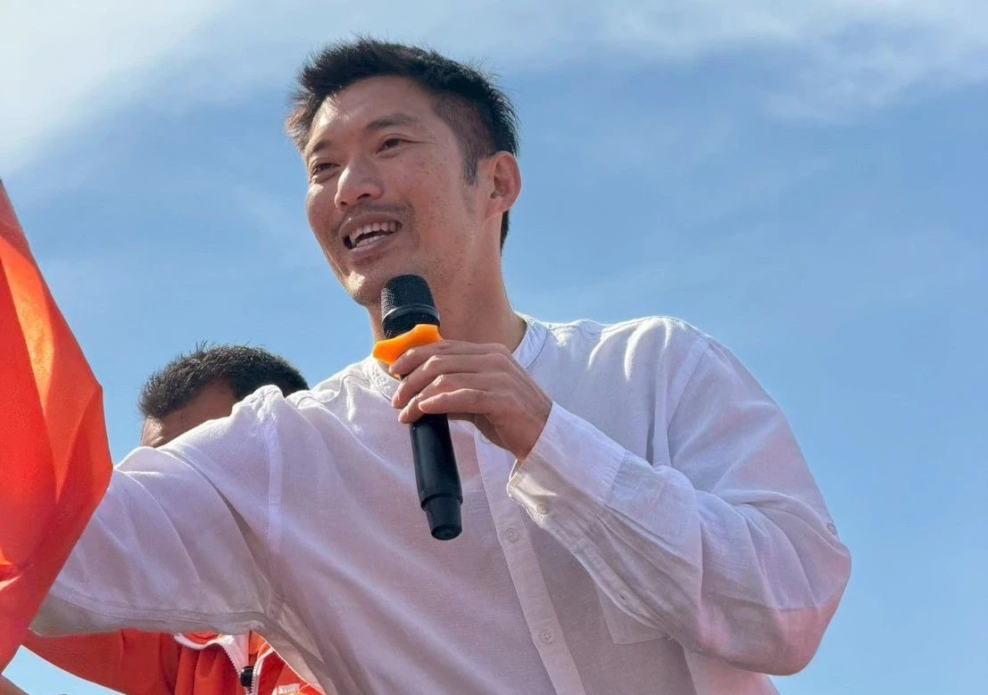 'ธนาธร' ฟาด 'บ้านใหญ่-บ้านใหม่' ชลบุรีเคลียร์ใจ อย่าคิด ปชช.โง่