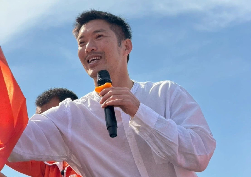 'ธนาธร' ฟาด 'บ้านใหญ่-บ้านใหม่' ชลบุรีเคลียร์ใจ อย่าคิด ปชช.โง่