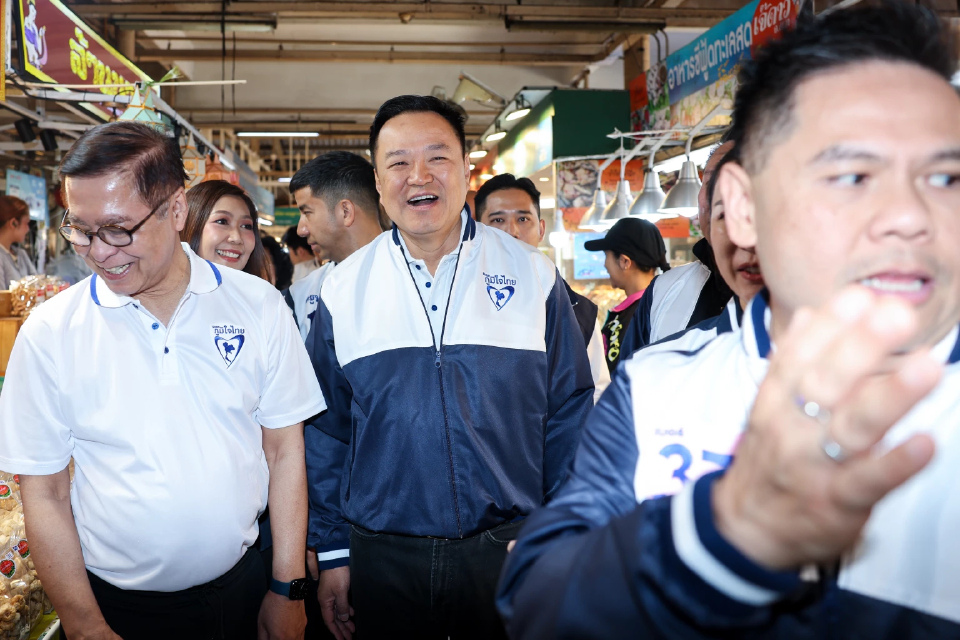 'อนุทิน'ควง'สีหศักดิ์-เอกนิติ-ศุภจี'ลุยตลาด อ.ต.ก. แม่ค้าตะโกนรอ'คนละครึ่งพลัส'