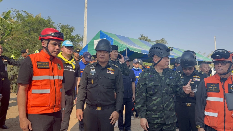 มทภ.2 รุดช่วยเหยื่อเครนหล่นทับรถไฟ เปิดทางจราจร จัดพื้นที่ ฮ.รับ-ส่ง คนเจ็บ