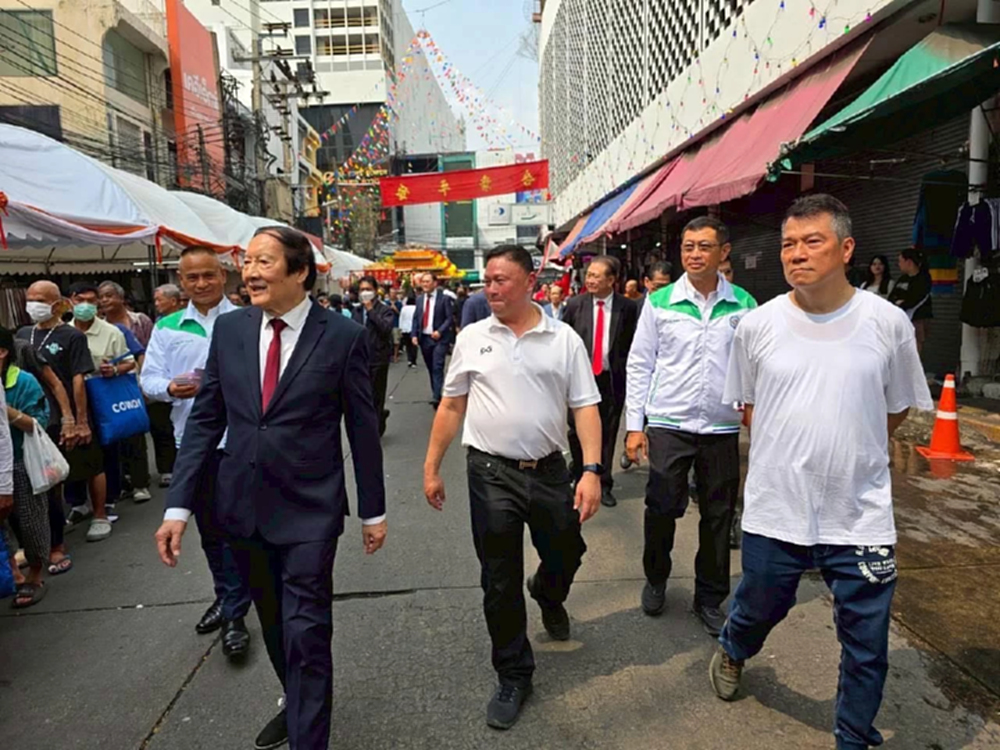 ‘เสธหิ’ นำทีม 'กล้าธรรม' ลุยประตูน้ำ  ชู นโยบาย-แนวทาง เสียงตอบรับเชิงบวก