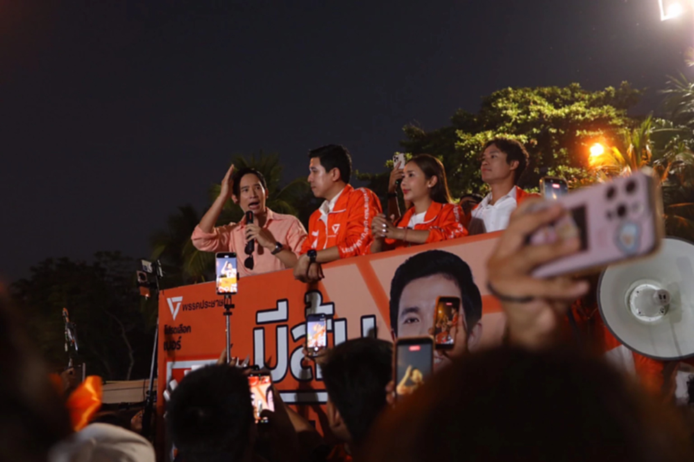 'พิธา' ปลุกคลื่นส้มถล่มชลบุรี ภารกิจล้มยักษ์ ปชน.ยึด รมว.แรงงาน