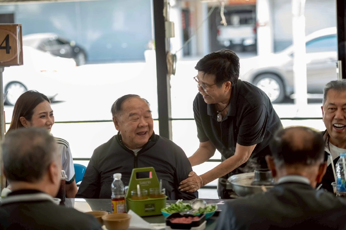 'ลุงป้อม' ผันตัวนักชิม รีวิว ก๋วยเตี๋ยวเนื้อย่านวัชรพล