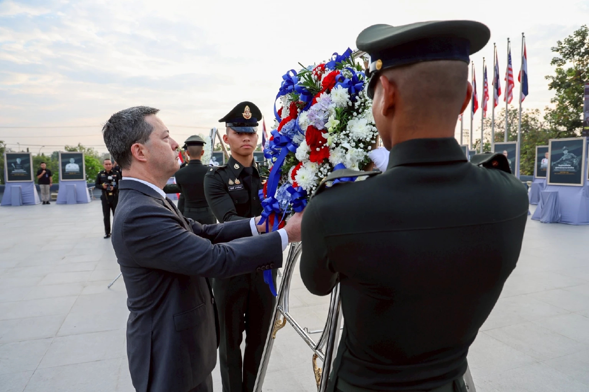 'ทูตสหรัฐ' วางพวงมาลา นักรบไทย  เล่าประสบการณ์สูญเสีย อัฟกานิสถาน- อิรัก