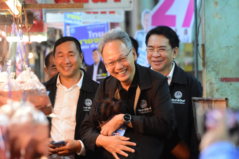 'เมฆินทร์' นำทีม ปชป.ลุยสุพรรณ ช่วย 'กฤศ'หาเสียง ชูดูแลชาวนา–ผู้สูงอายุ