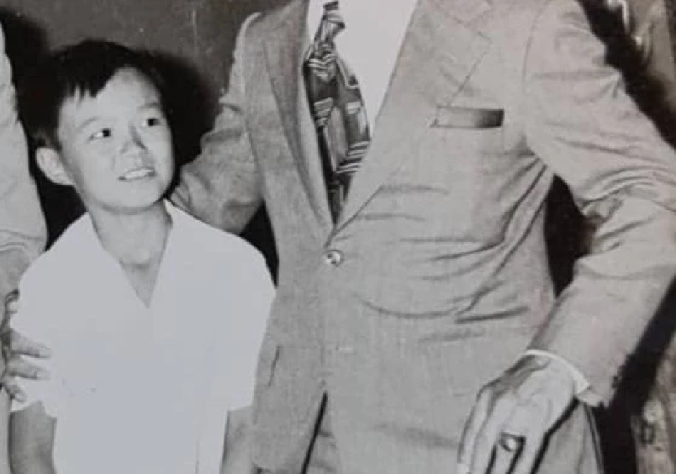 'อนุทิน' อินเทรนด์ แชร์ภาพวัยเด็ก ถ่ายคู่กับ 'พล.อ.ชาติชาย'