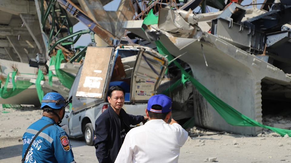 เครนถล่มพระราม 2 อัปเดตล่าสุด ตาย 2 เจ็บ 2 ผู้ว่าฯสมุทรสาครระดมทีมช่วย