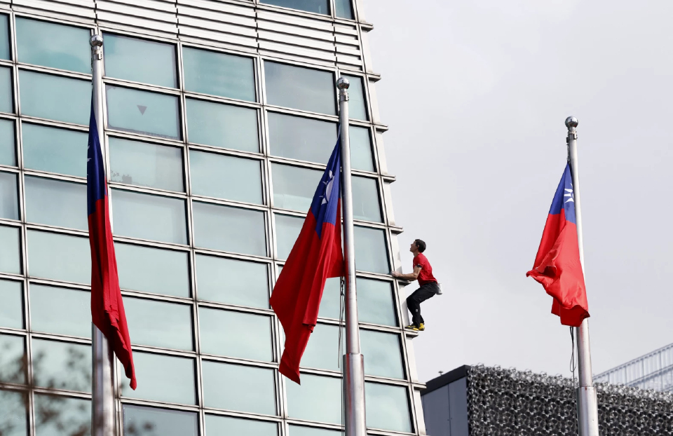 ‘อเล็กซ์ ฮอนโนลด์’  ปีนตึกไทเป 101 สำเร็จไร้อุปกรณ์ช่วย