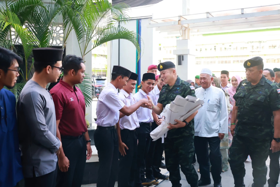 'พล.อ.บุญสิน'  ขอพลังคนรุ่นใหม่  รวมพลังรักษาอธิปไตยชาติ