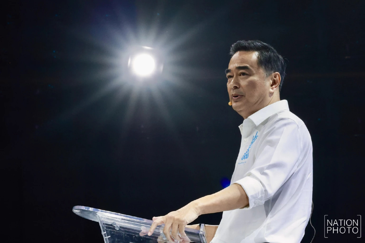 “อภิสิทธิ์” ชูแผนฟื้นเศรษฐกิจปีแรก อัดมาตรการเงินถึงมือเร็ว ตั้งเป้าโตไม่ต่ำกว่า 5%