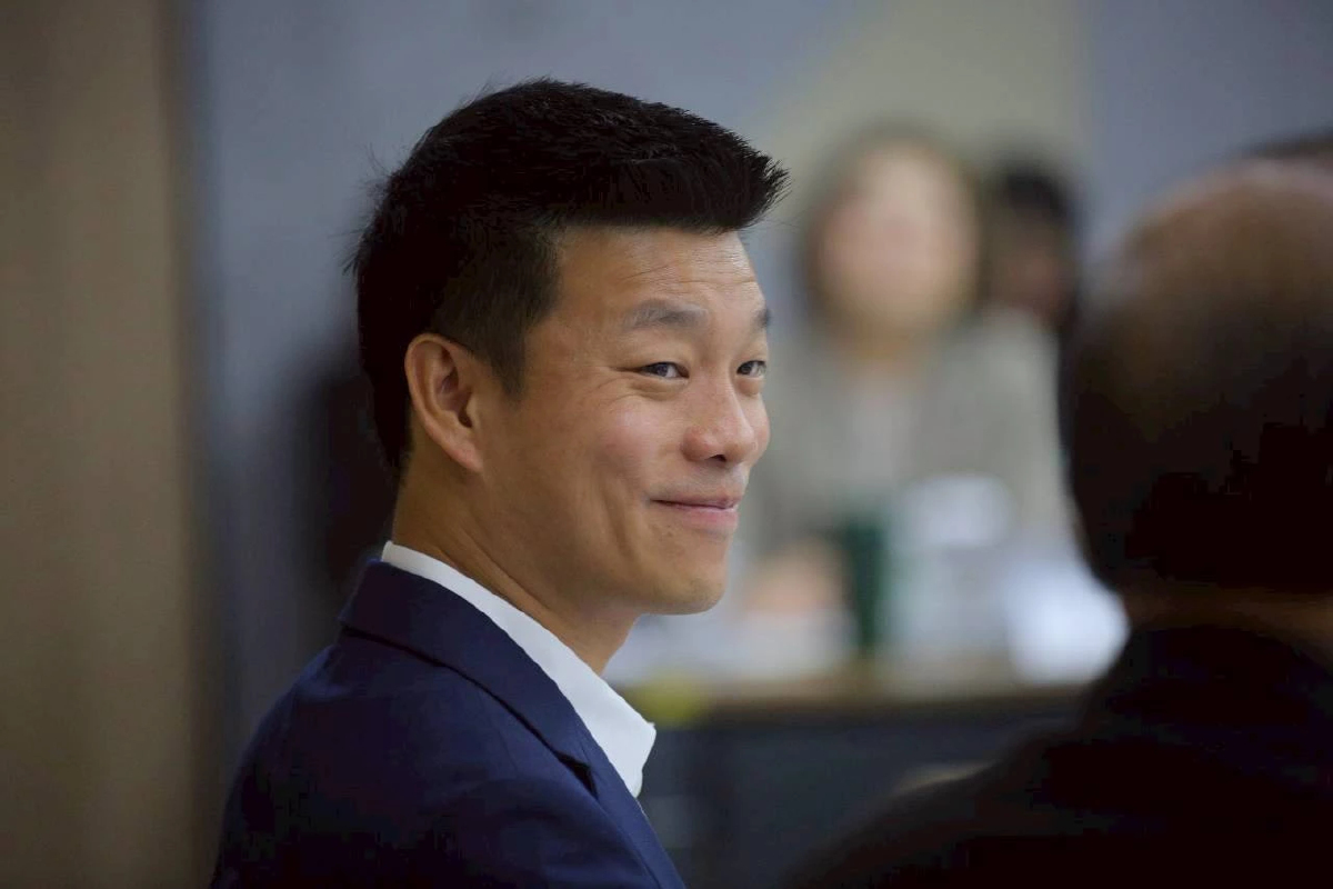 'เท้ง' ซัดปมใช้เงินผู้ประกันตน 35 ล.ตัดสูท รอดู 'ตรีนุช' แก้ปัญหา