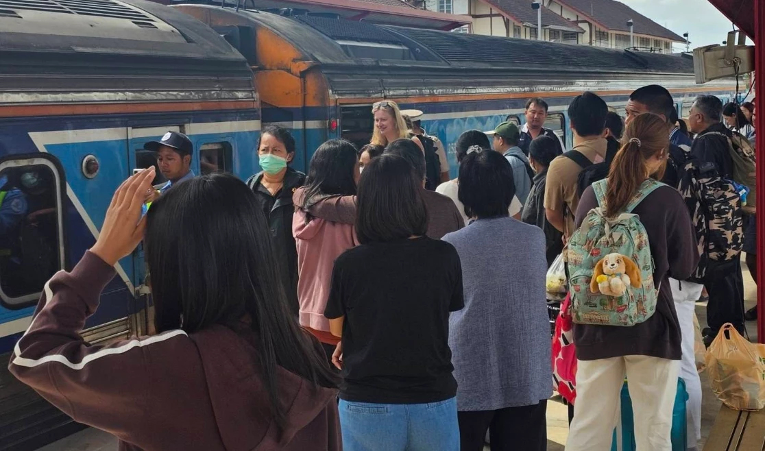 เพิ่มรถไฟ 10 ขบวน! รับคนกลับกรุง ยอดปีใหม่ 69 พุ่งเฉียดล้าน