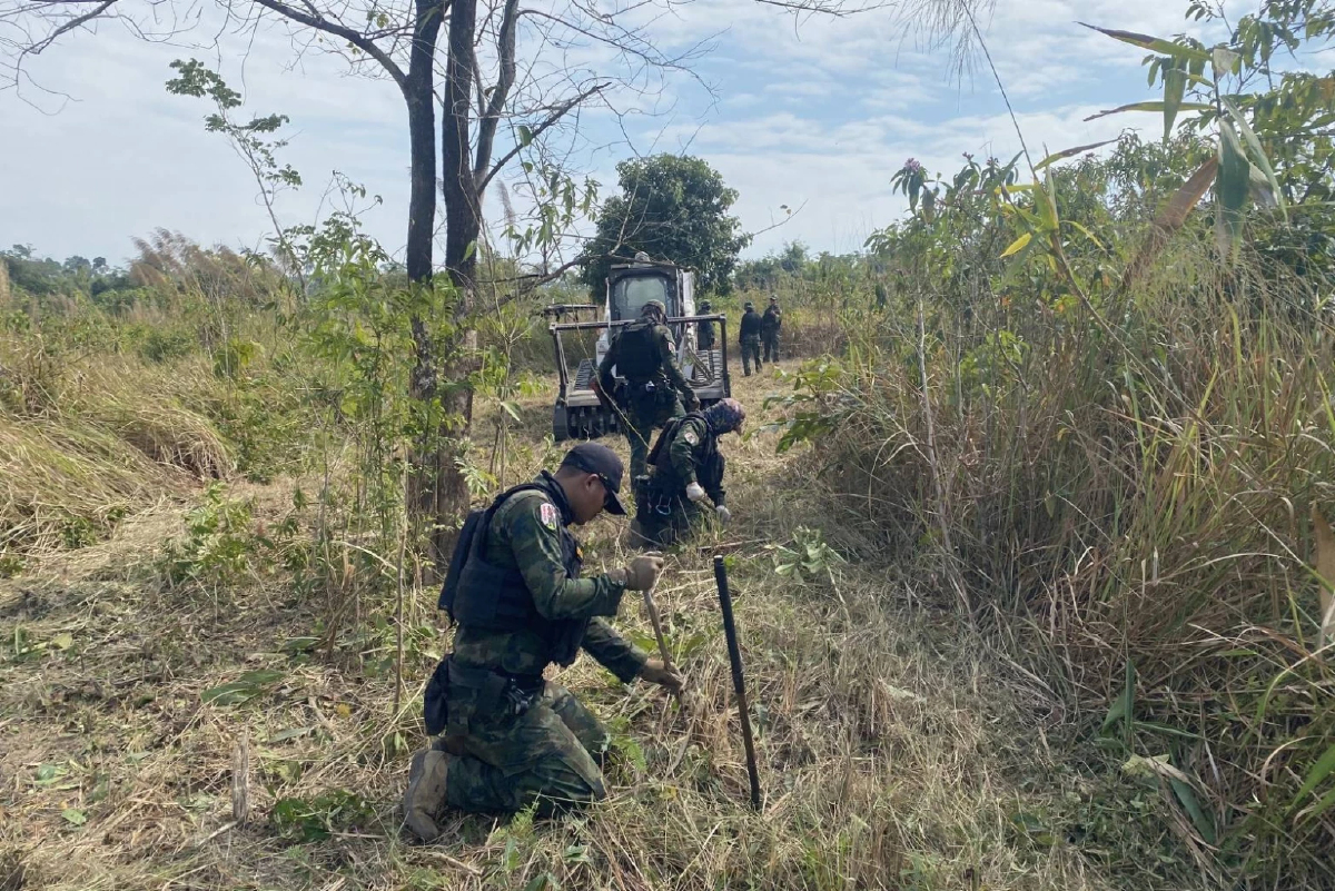 'กองทัพ' ปูพรมชายแดนไทย-กัมพูชา จ.ตราด ทำลายลูกบึ้ม 120 มม.
