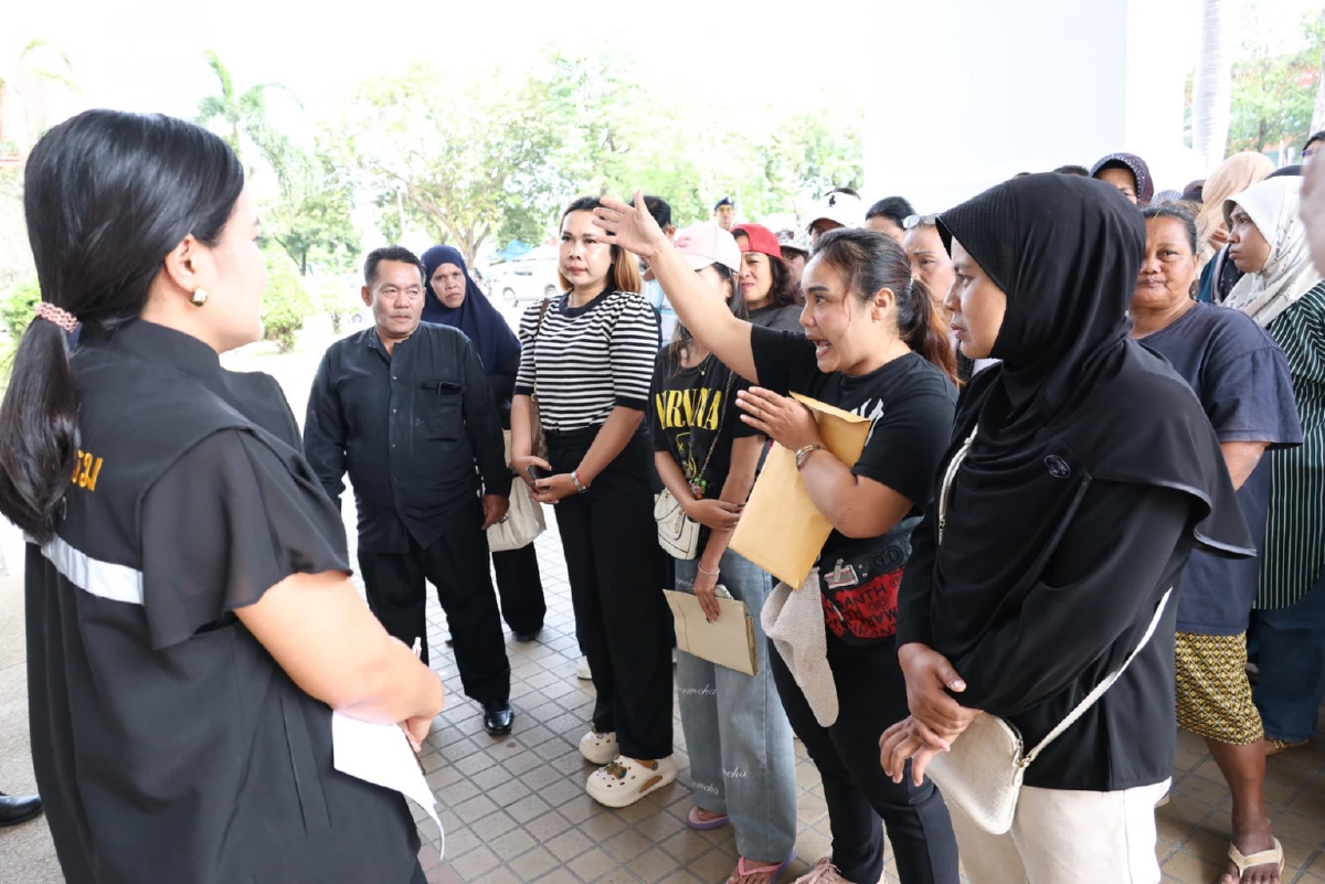 ยังไม่ได้เงินเยียวยาน้ำท่วม 9,000 บุกศาลากลางจังหวัด ร้องผู้ว่าฯ