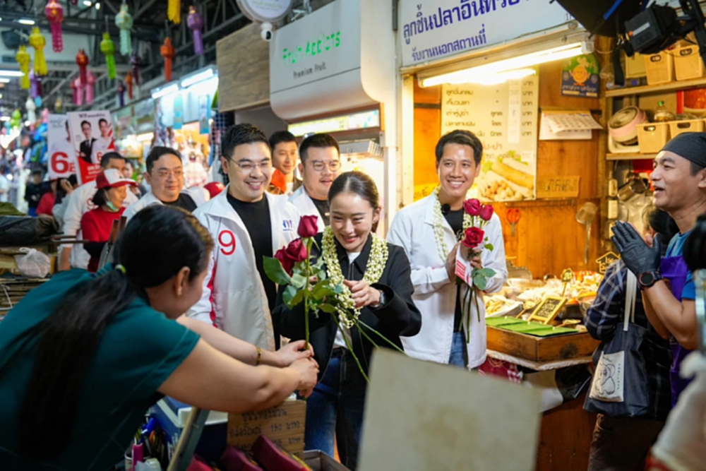 'แพทองธาร' ลุยหาเสียงกาดหลวง เจ้าตัวบอก อบอุ่นที่ได้กลับมา