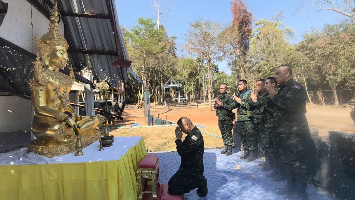'แม่ทัพกุ้ง' สักการะสิ่งศักดิ์สิทธิ์ 3 ปราสาท 'พระประธาน' รอดคมกระสุน-ระเบิด