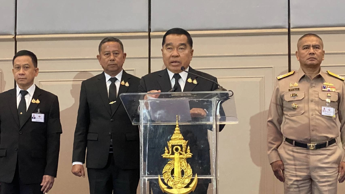 รมว.กห. สั่ง คงกำลังทหารชายแดนไทย-กัมพูชา 1 ปี เร่ง สร้างรั้วกันพรหมแดน