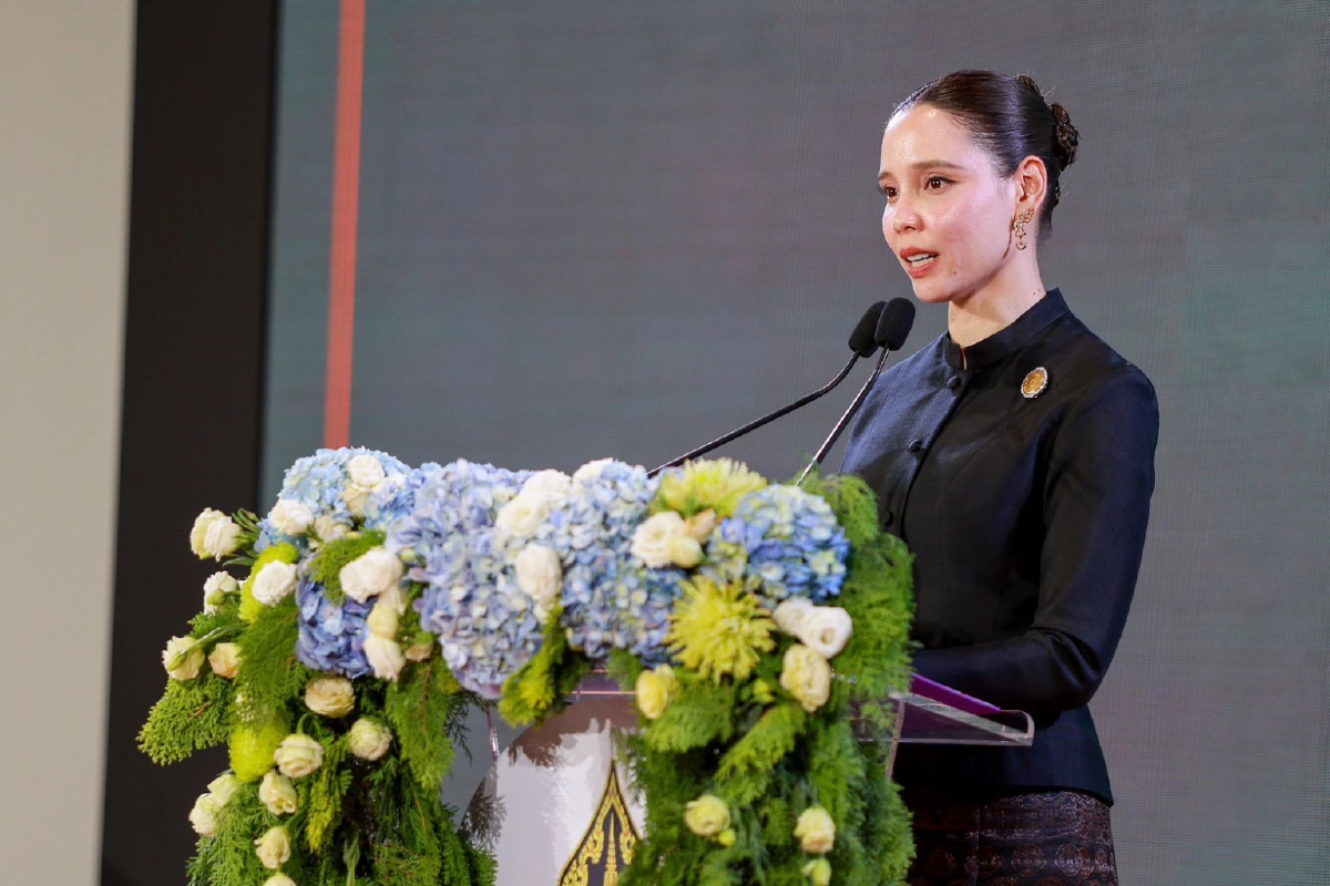 รมว.วธ. เปิดเสวนา ชุดไทยพระราชนิยม  เทิดพระเกียรติ 'พระพันปีหลวง'