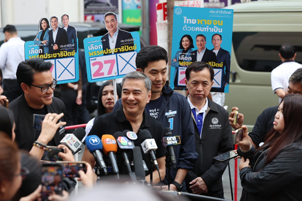 'อภิสิทธิ์' แนะ พรรคการเมือง ประกาศ ทำรธน. ไม่แตะหมวด1 หมวด2