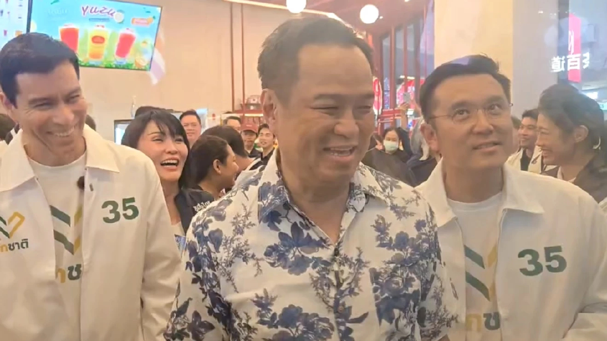 ‘อนุทิน’ ลุยหาเสียงสยาม อ้อนขอคะแนนคนรัก‘ลุงตู่’ หนุนประชามติ รธน.ใหม่