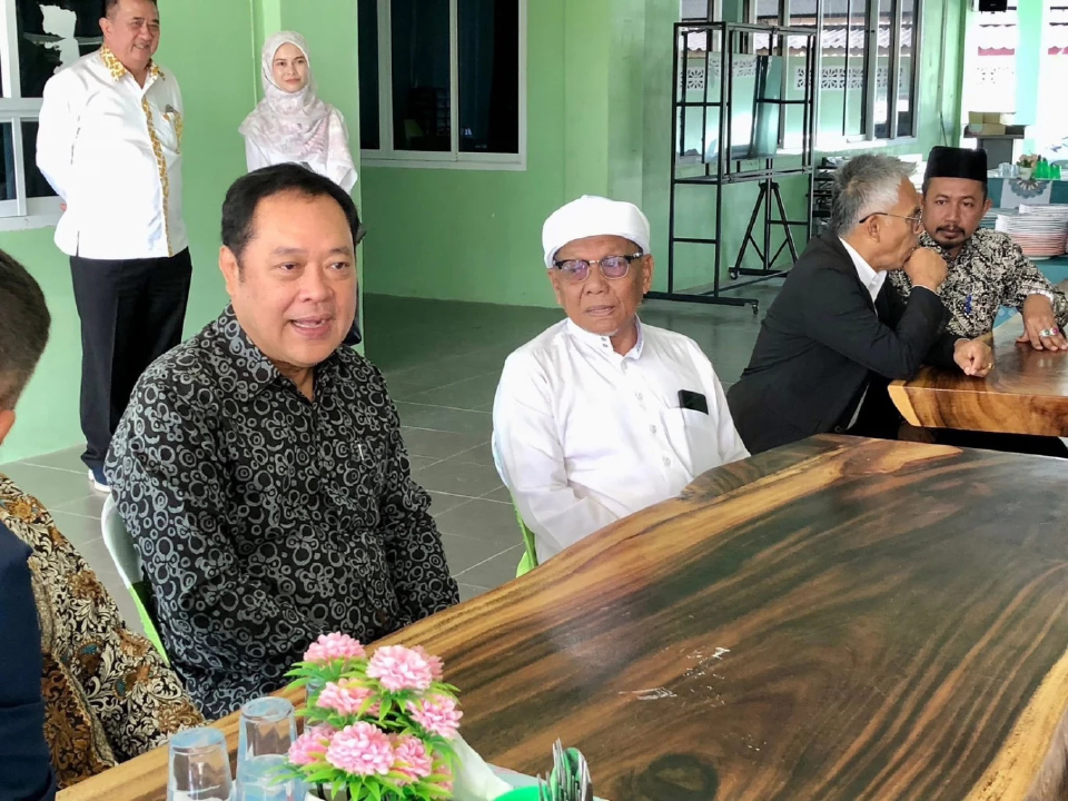 'ทวี' ชูธงแก้รธน.คืนสิทธิเรียนฟรี ถึงปริญญาตรี ปลดหนี้กยศ.