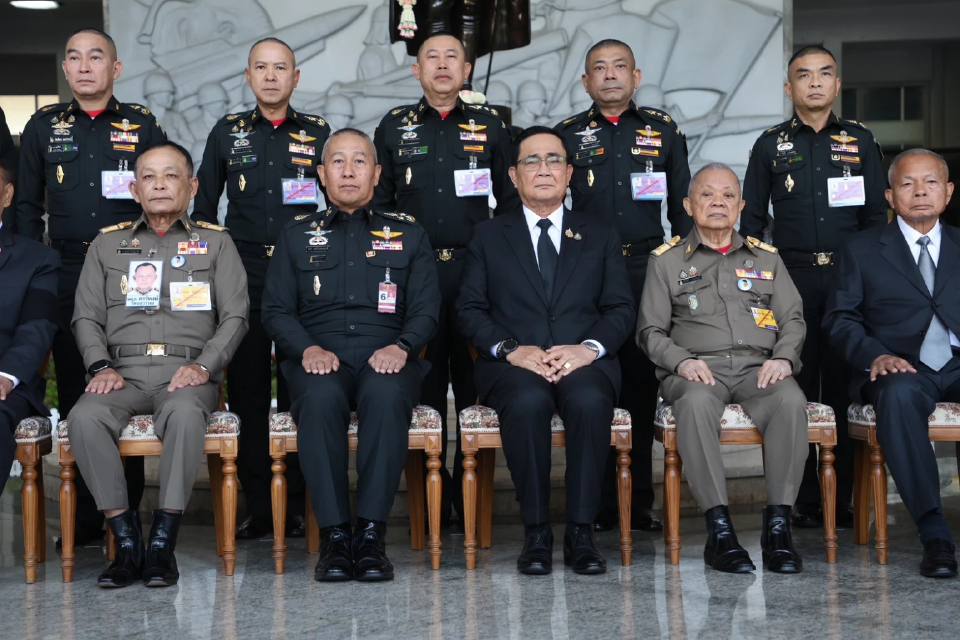 ทภ.1 คึกคัก 'พล.อ.ประยุทธ์' ร่วมวันสถาปนา  ให้กำลังใจทหาร รับไปเยี่ยม ลุงป้อม