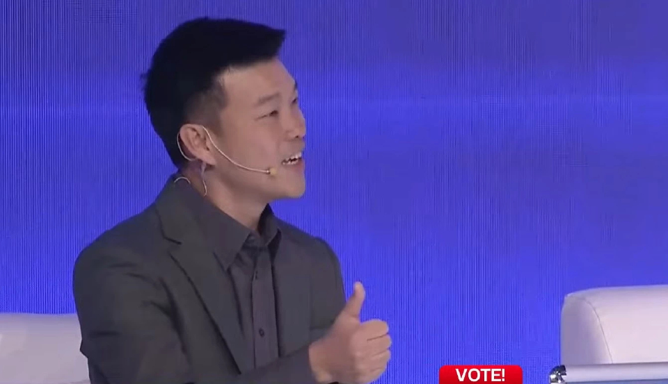 ‘เท้ง’ แจงแก้ รธน.ทั้งฉบับ ลั่นไม่มีวันเซาะกร่อนระบอบปกครองได้